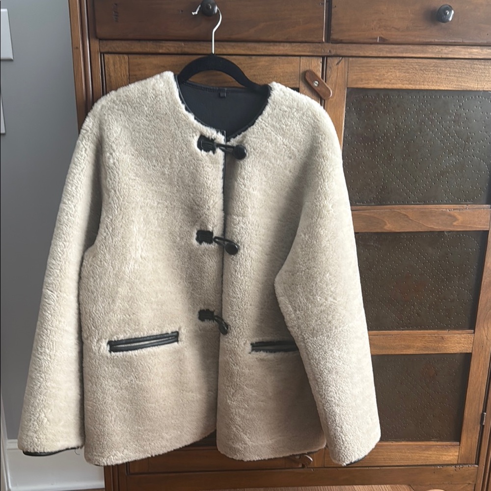 MANGO faux Sherpa jacket MINT condition